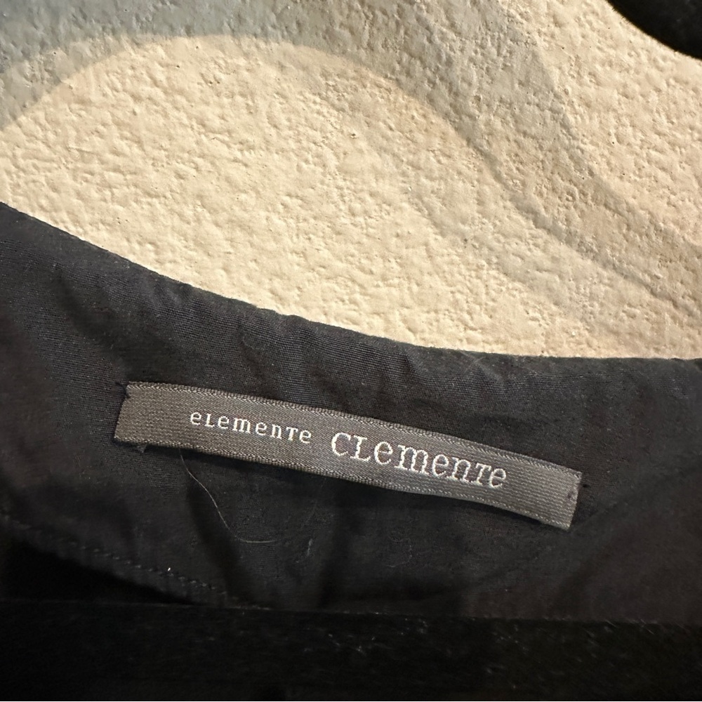 Elemente Clemente | 4 | black light weight boxy short sleeve top - Picture 6 of 6